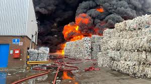 Huge fire declared a 'major incident' with road closures nearby