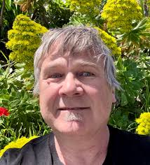 What defines an algal bloom warrior?