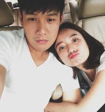 Eva juga sempat selfie bersama pacarnya. 10 Gaya Pasangan Artis Yang Berpose Mesra Di Dalam Mobil So Sweet