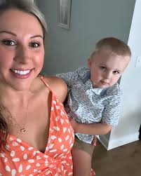 Amanda Daughtry's Instagram, Twitter & Facebook