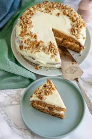 Today i'm showing you how you can easily make the popular carrot cake from starbucks at home. So Backst Du Den Perfekten Carrot Cake Mit Frischkase Wie Von Starbucks