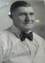 Merle Hurst's Instagram, Twitter & Facebook