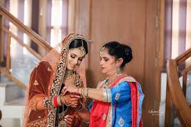 La ke ishareyan te beeba putt maa da, hun kehni e shudai kise thaa da. Maa Dhee Da Rishta Duniya Ch Sab Punjabi Sweet Couple Facebook