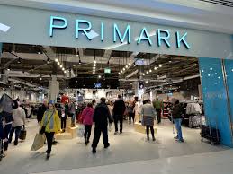 Primark es una de las mayores tiendas de ropa a precios bajos. Gallery Primark Opens Giant New Store At Merry Hill Express Star