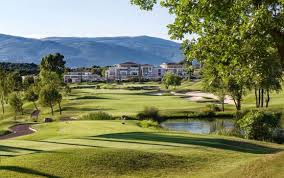 Robert von hagge falleció en 2010, y como siempre ocurre con los diseñadores su muerte paso relativamente desapercibida en la prensa deportiva (su vida también). Royal Mougins Golf Resort 4 Mougins Bis Zu 70 Voyage Prive