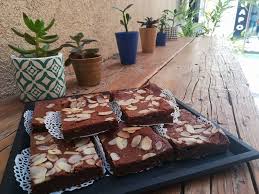 Brownie Chocolat Noir Cannelle Amandes Effilees Alimentation Brownie Chocolat Gourmandise