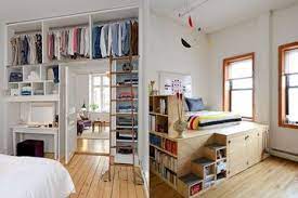 Berikut ini 8 inspirasi desain lemari pakaian untuk kamu yang memiliki kamar dengan kapasitas ruangan yang cukup terbatas. 9 Ide Penyimpanan Pada Kamar Tidur Sempit Hindari Kamar Dari Kekacauan Semua Halaman Idea