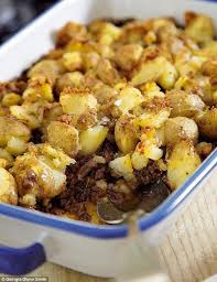 Mary Berry Cottage Pie With Crushed Potato Topping Cottage Pie Berries Recipes Recipes