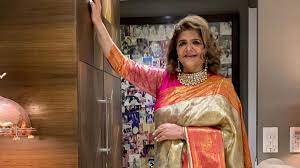 Hrithik roshan's parents, rakesh roshan and pinky roshan, are married for more than 40 years now.let from childhood friends to soulmates: Hrithik Roshan S Mother Pinkie Roshan Tests Positive For Covid 19 Celebrities News India Tv