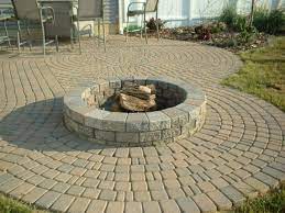 15 Outstanding Cinder Block Fire Pit Design Ideas For Outdoor Paver Fire Pit Fire Pit Patio Fire Pit Essentials