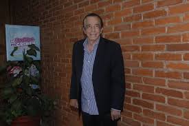 23 de marzo de 1934) es un actor mexicano de cine, televisión y teatro, también es director de teatro. Mauricio Herrera Y Su Esposa Tienen Covid 19