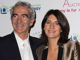Au contraire, le sujet entourant l'inoubliable demande en mariage en direct du finaliste de la coupe du monde à sa compagne après l'élimination des bleus à. Raymond Domenech Et Estelle Denis En Froid La Bourde De Laurent Ruquier Femme Actuelle Le Mag