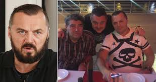 Jan kočka mladší ve svém mercedesu najel na d11 na nymbursku do protisměru a čelně se střetl s projíždějícím nákladním autem. Jan Kocka St O Tragicke Nehode Vzkaz Pro Rodinu Mily 28 Ktereho Zabil Jeho Syn Blesk Cz