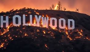 Aparentemente, a casa da Miley Cyrus em Malibu, pegou fogo mais uma vez  devido a todo incêndio que está acontecendo na região de Los Angeles, a  primeira vez foi em 2018!