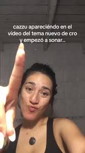 Cazzu Trae Reloj De Cro