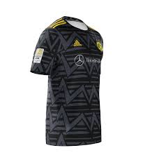 It not only brings back a more vibrant shade of yellow, somewhat similar to the iconic hues used by nike in the 1990s but also features a revolutionary 'logo style'. Custom Dortmund Kits 2021 22 Borussiadortmund