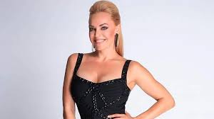 Sári Évi mutatott pár szexi bikinis fotót - ORIGO