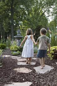 Gartenwege Richtig Anlegen So Geht S Gartenweg Trittsteine Garten Garten
