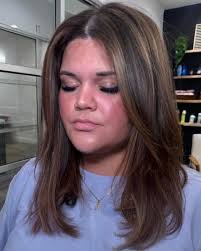 BLONDIE QUEEN 👸🏼 Would you believe me if I told you her natural hair is  almost black?? THE BLONDING PACKAGE Mini Partial Foil, teasy lights Gloss-  Redken SEQ 10P + 10VV + 9AA