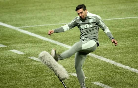 Possibilidade daqui dois dias de dar uma resposta", Abel assume culpa por derrota e mira duelo da Libertadores