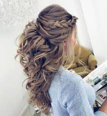 40 Stunning Prom Hairstyle Ideas In 2019 Prom Is Your Night To Slay But There S A Chance You Re Sti Gelin Sac Modelleri Sik Sac Modelleri Dugun Sac Modelleri