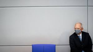Herkese maske takmasını tavsiye ediyor. Afd Abgeordneter Infiziert Schauble Ruffelt Masken Muffel Im Bundestag N Tv De