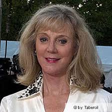 Synchronsprecher von Blythe Danner buchen