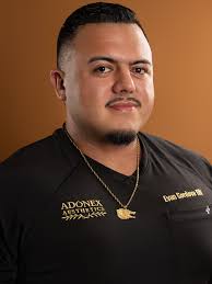 LADIES AND GENTLEMEN, YOUR AESTHETIC NURSE IS IN!!! Absolutely in love with  these beautiful headshots and very me photos!! Hope you all love them as  much as I do!! Big shout out