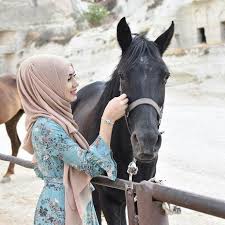 Iffat Adli Kullanicinin Hijab Panosundaki Pin Dijital Fotografcilik Kizlar Fotografcilik