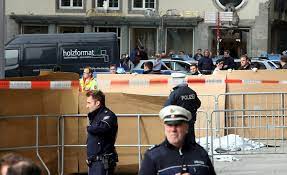Mit über sechs millionen auch führungen bei nacht oder zu den grabungen unter dem dom sind möglich. Polizeieinsatz Am Dom Mann Sturzt Sich Von Domspitze Kolner Stadt Anzeiger