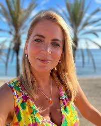 Valeria Castillo en Instagram: "𝐹𝑙𝑜𝑤𝑒𝑟𝑠💐✨"