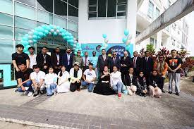 Menyusun perencanaan dan melakukan analisis atas problema komunikasi kehumasan yang berorientasi kepada customer relation management. Fbk Unimas Disaran Kolaborasi Penyelidikan Untuk Kelestarian Bahasa Sarawak News Network