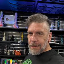 Halloween DIY from Trash! 🗑️Spooky fun with this easy homemade craft!  #Halloween #halloweendecor #partyideas #hauntedhouse