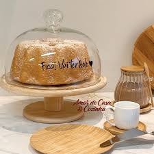 BOLEIRA CUPULA DE VIDRO E BAMBU COM PÉ 27,5 CM - A loja física Amor de Casa  & Cozinha foi criada em 2016, por mãe e filha apaixonadas por organização e  decoração