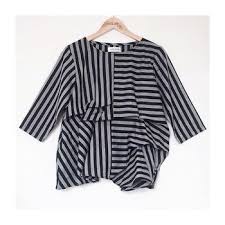 Terkadang ada yang sudah beli ternyata tidak cocok saat dikenakan, hal itu. Editor S Choice 5 Brand Lokal Dengan Koleksi Batik Lurik Modern