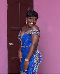 L Image Contient Peut Etre Une Personne Ou Plus Personnes Debout Et Texte Kente Dress African Print Fashion Dresses African Wear Dresses