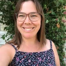 Delia Valentin's Instagram, Twitter & Facebook