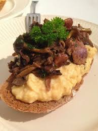 Tartines Grillees Aux Oeufs Brouilles Champignons Des Bois Oeufs Brouilles Champignon Des Bois Alimentation