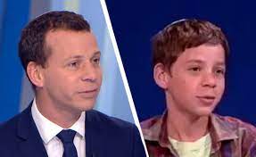 עמית סגל ילד קטן מראיין את רון פונדק. Facebook