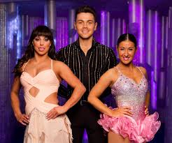 After years in a leotard, you'd think olympic gymnast beth tweddle would be used to dealing with tight costumes. Week 10 The Grand Final 2014