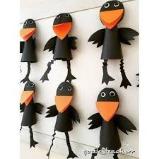 Anhanger Aus Karton A Katzenform Mit Bunten Bauchen Und Schwanzen Aus Pfeife En 2020 Artisanat D Oiseaux Art Jeunes Enfants Craft