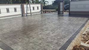 Sebelum menggunakan semen, anda harus mencampurnya dengan batu kerakal dan pasir. Buat Imprint Untuk Roadway Tepi Rumah Maria Firdaus
