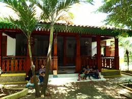 Disebut sebagai rumah kebaya karena atapnya berbentuk menyerupai pelana yang dilipat dan jika. Setu Babakan Jakarta Lokasi Fasilitas Tarif Masuk 2021