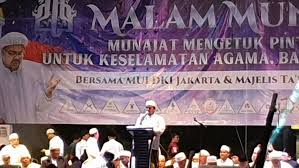 The national monument (monas) is a 132 m (433 ft) tower in the centre of merdeka square, central jakarta, symbolising the fight for indonesia. Politisasi Agama Kental Warnai Pemilu 2019