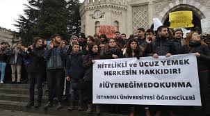 Bu programların 29'ü açıköğretim, 18'i auzef'e bağlı uzaktan öğretim, 2'si de diğer fakültelere bağlı uzaktan öğretim programıdır. Istanbul Universitesi Ogrencilerinden Yemekhane Protestosu Insani Kosullar Icin Uygulamadan Vazgecin