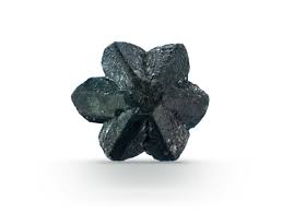 Alexandrite Rough Green In Sunlight Red In Lamplight Color Changing Alexandrite Is Nature S Magic Trick Alexandrite Gems And Minerals Rocks And Gems
