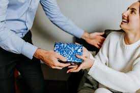 La festa del papà è un po' come il natale dei papà, è l'occasione giusta per coccolarli con regali tutti per loro. Regali Per La Festa Del Papa Idee Originali Ed Economiche Pourfemme