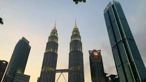 Located in kuala lumpur, mercu summer suites at mercu summer suites is 800 m from petronas twin towers. Menara Petronas Stock Footage Royalty Free Stock Videos Pond5