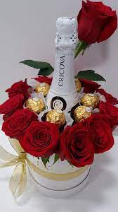 La mulți ani, sănătate, iubire, stimă și respect din partea celor dragi, realizarea scopurilor la infinit, împliniri la mulți ani! Cutie Cu Flori Sampanie Si Praline FlorÄƒrie Craiova