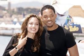 Smith is a 2005 american action comedy film directed by doug liman and written by simon kinberg.the film stars brad pitt and angelina jolie as a bored upper middle class married couple surprised to learn that they are assassins belonging to competing agencies, and that they have been assigned to kill each other. Angelina Jolie And Will Smith Angelina Jolie Brad Pitt Angelina